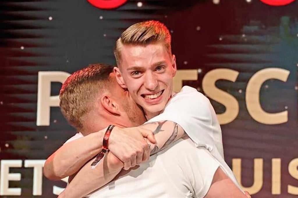 Luis Hendricks und sein Chef Robin Pietsch freuen sich über die Auszeichnung mit zwei Michelin-Sternen.