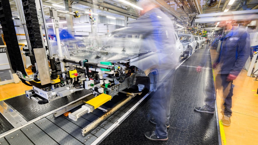 Volkswagen behauptet seine Spitzenposition unter den wirtschaftsstärksten Unternehmen. (Archivbild)