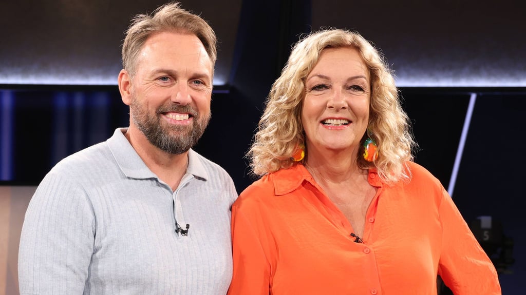 Steven Gätjen und Bettina Tietjen sind am Freitag, dem 31. Oktober, die Gastgeber der "NDR Talk Show".