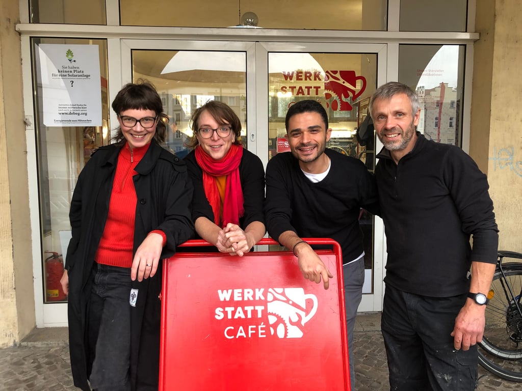 Lena Kozik, Laura Spengler, Michel Saleeb und Rainer Hänsch gehören zu den Aktiven im Werkstattcafe, das am 1. November seinen 2. Geburtstag feiert.