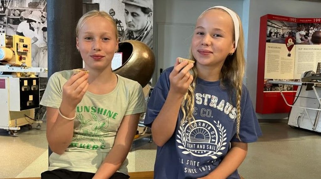 Kosten, spielen, selbermachen: Lieselotte und Martha haben für die Mitteldeutsche Zeitung die Erlebniswelt der Halloren-Schokoladenfabrik in Halle getestet.