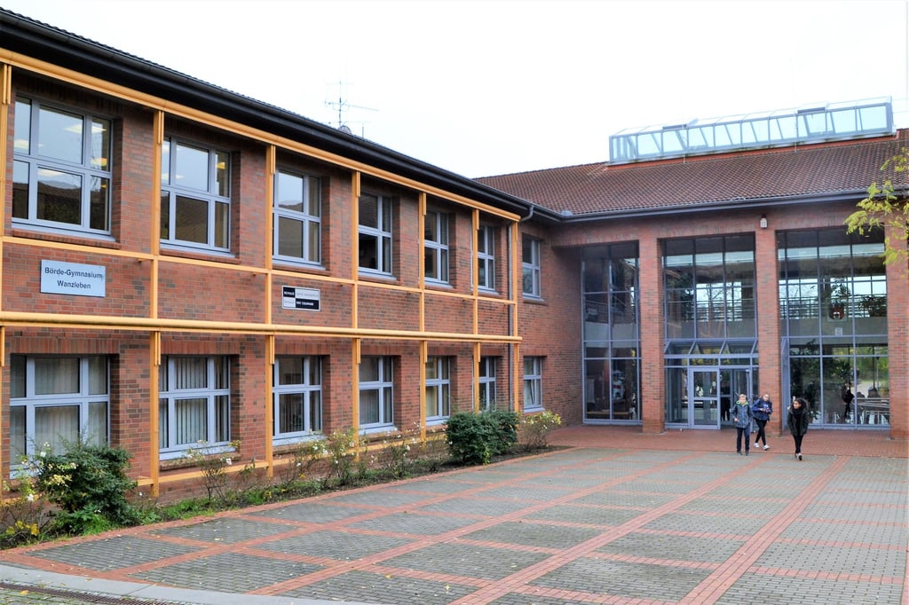 Schrecken am Montagmorgen in Wanzleben: Am Gymnasium wurden in der Toilette Amok-Ankündigungen entdeckt.