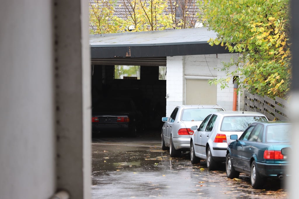 Ob es sich bei den Fundstücken um scharfe Schusswaffen handelt, wird noch untersucht.