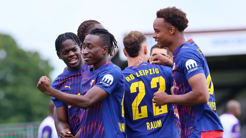 Castello Lukeba, Yan Diomande, David Raum und Assan Ouedraogo (v.l.n.r.) überzeugten für RB gegen Augsburg.