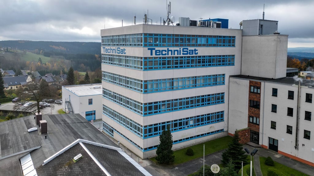Das Technisat-Werk in Schöneck bekommt einen neuen Eigentümer: Das Raumfahrtunternehmen OHB. (Archivbild)