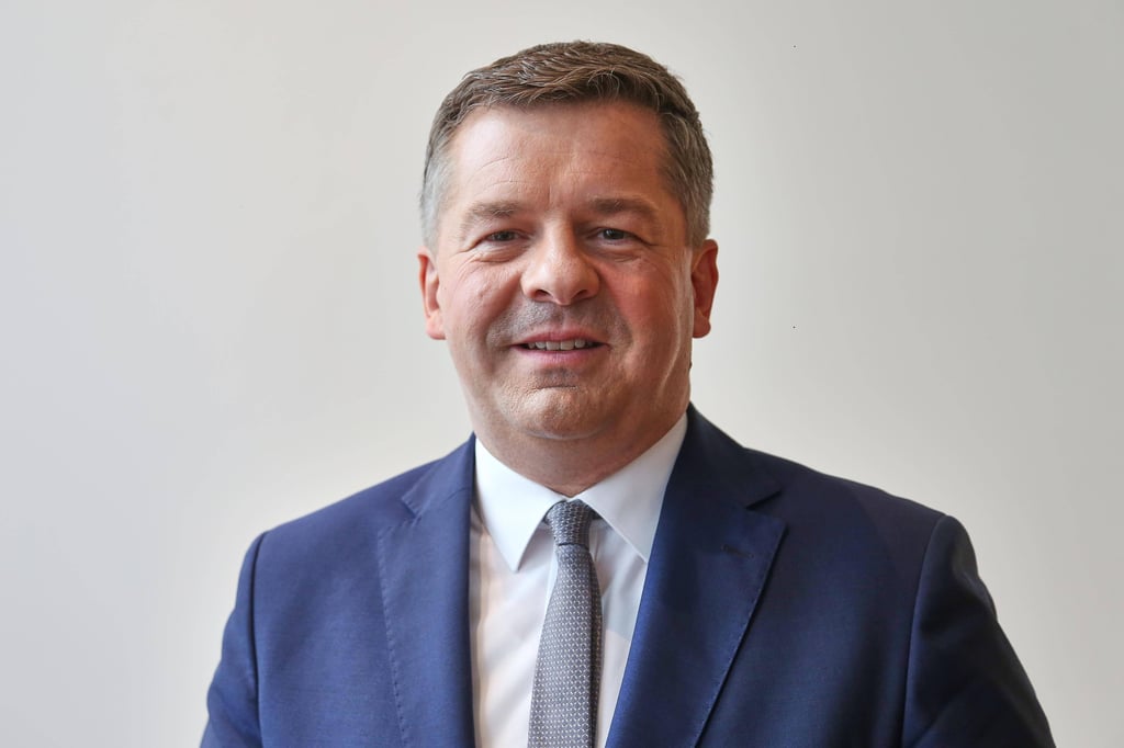 CDU-Parteichef und Wirtschaftsminister Sven Schulze will Samstag in Oschersleben zum Spitzenkandidaten für die Landtagswahl in Sachsen-Anhalt gewählt werden.