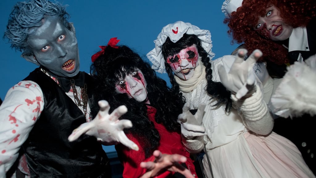 Gruselige Fahrgemeinschaft: Unkenntlich maskiert oder in behindernden Kostümen steigen Halloween-Fans besser nicht hinters Lenkrad.