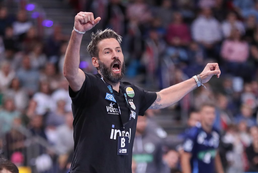 In Hannover musste Bennet Wiegert mit dem SCM noch einmal durch 60 sehr anstrengende Minuten. Am Ende konnte der Coach mit seinem Team aber jubeln und darf jetzt mal aufgrund der Länderspielpause durchatmen.