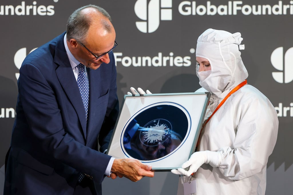 Bundeskanzler Friedrich Merz hat den Chiphersteller Globalfoundries in Dresden besucht.