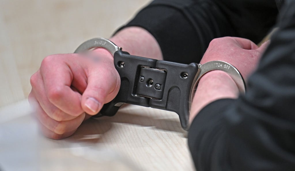 Der 1. Senat hebt die Haftbefehle gegen zwei Angeklagte wegen der Mitgliedschaft in einer terroristischen Vereinigung auf. (Archivbild)