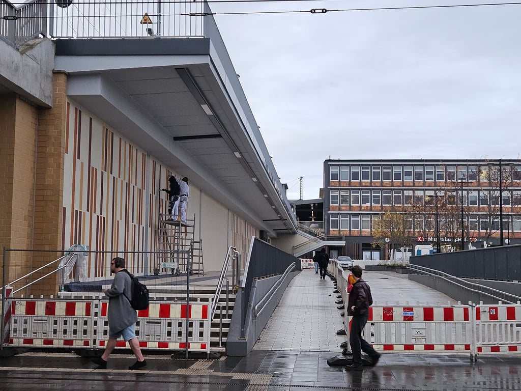 Die Ostseite des Kölner Platzes wird gestaltet.