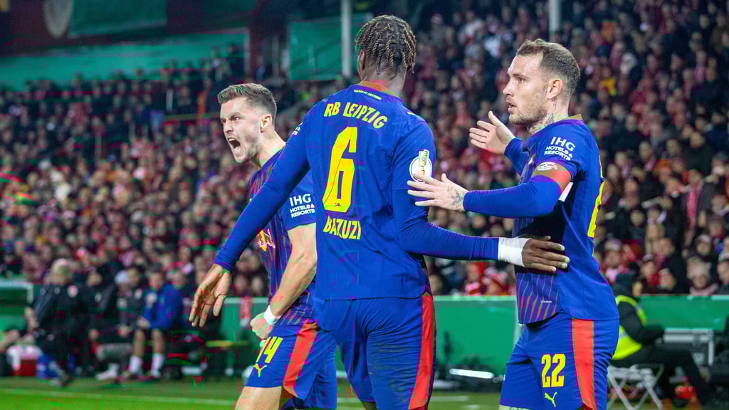 Christoph Baumgartner (l.) und RB-Teamkollege David Raum (r.) lobten die Atmosphäre in Cottbus.