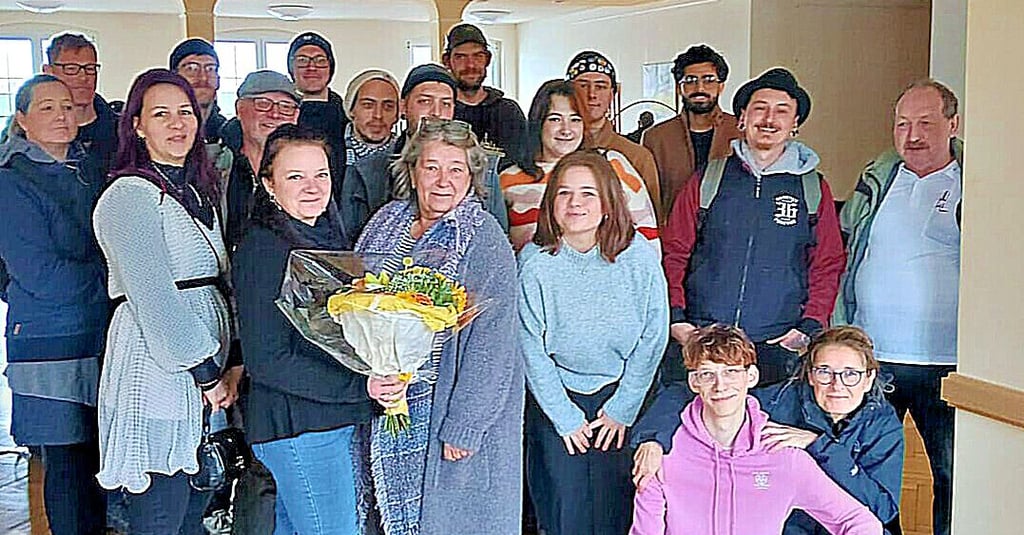 Es gab Blumen für Sylvia Pobig, die erste Frau an der Spitze des Dessau-Roßlauer Stadtverbandes der Linken.