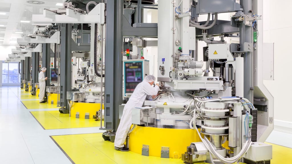 Nach einem Umsatzrückgang von 7,3 Prozent rutscht Siltronic ins Minus - in Freiberg beschäftigt das Unternehmen 1.000 Mitarbeiter. (Archivbild)