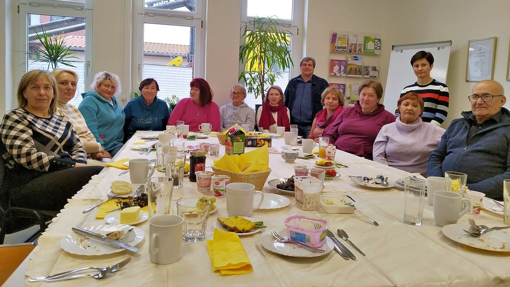 Begegnung mit Betroffenen des Krieges: Ukrainerinnen und Ukrainer treffen sich jeden zweiten Sonnabend zum Frühstück in Salzwedel.