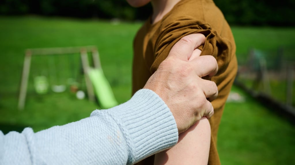 Ein Trainer aus dem Raum Dresden soll zwei Jungs sexuell missbraucht haben - Anklage erhoben. (Symbolbild)
