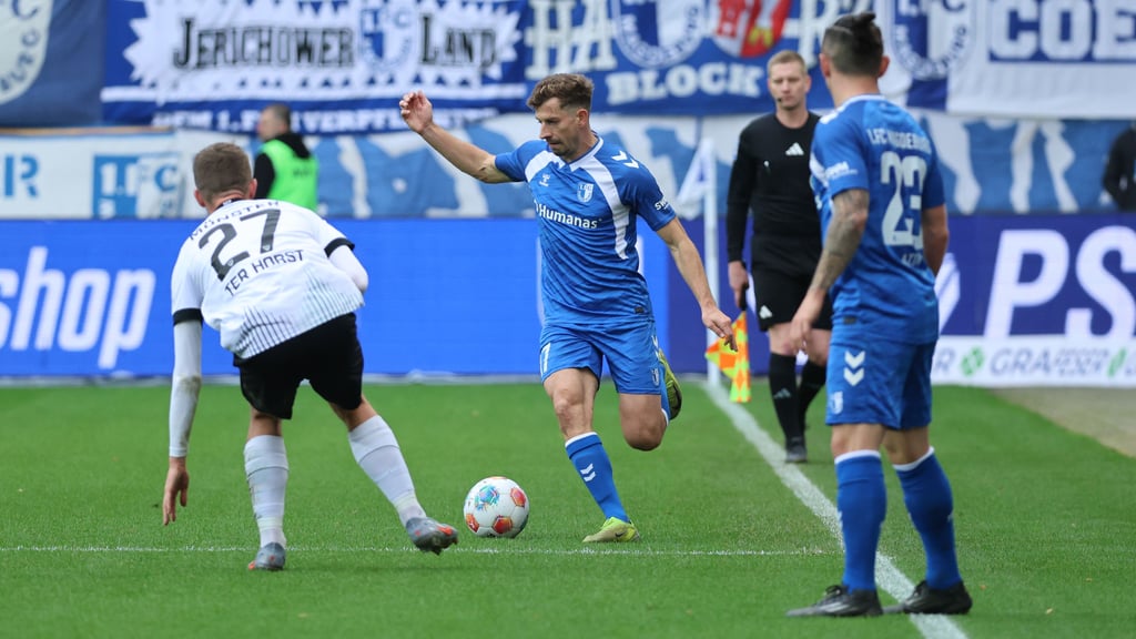 Für Alexander Nollenberger (am Ball) wird das Spiel des 1. FC Magdeburg in Illertissen quasi ein Heimspiel.