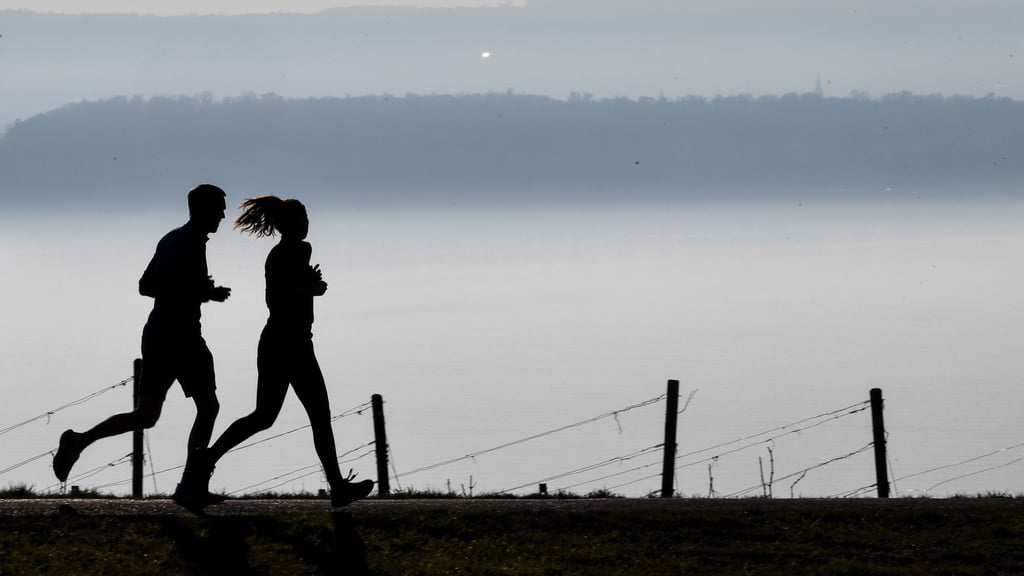 Wenn Frau und Mann zusammen joggen, hat das nicht dieselbe Wirkung. (Illustration)