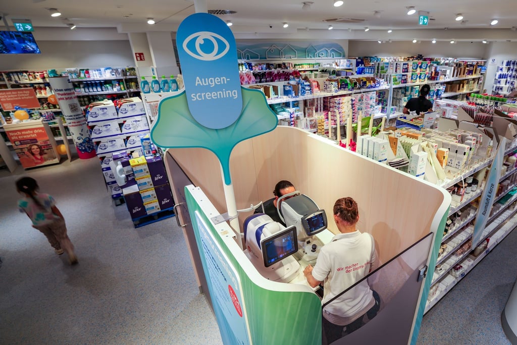 Die Drogeriekette dm bietet seit einigen Wochen verschiedene Gesundheitsdienstleistungen an. (Archivbild)