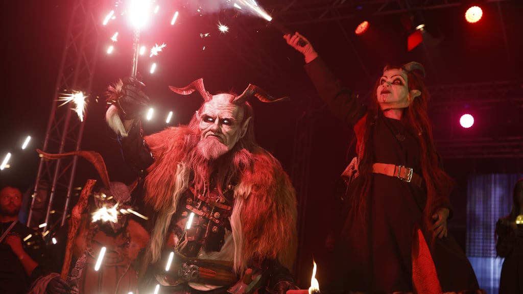 Mitglieder der Gruppe „Schattenwelt Südharz“ sind schon bei Veranstaltungen – wie hier etwa in Thale – zu erleben gewesen und auch bei der ersten Raunacht in Quedlinburg dabei.