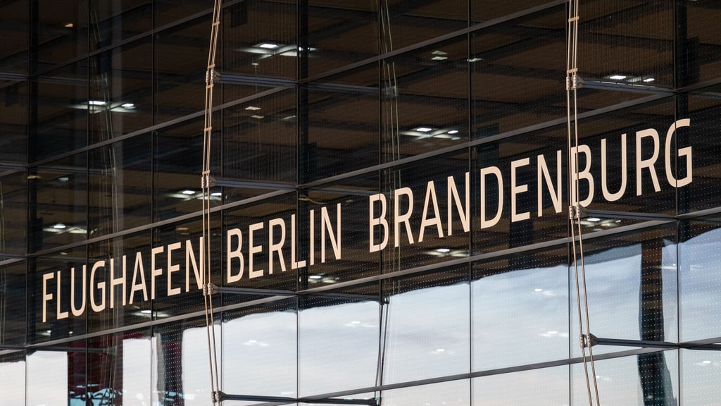 MIt dem Ausbau zum Flughafen Berlin-Brandenburg wurde vor mehr als 20 Jahren auch ein Schallschutzprogramm begründet. Am 4. November läuft die Antragsfrist aus. (Archivbild)