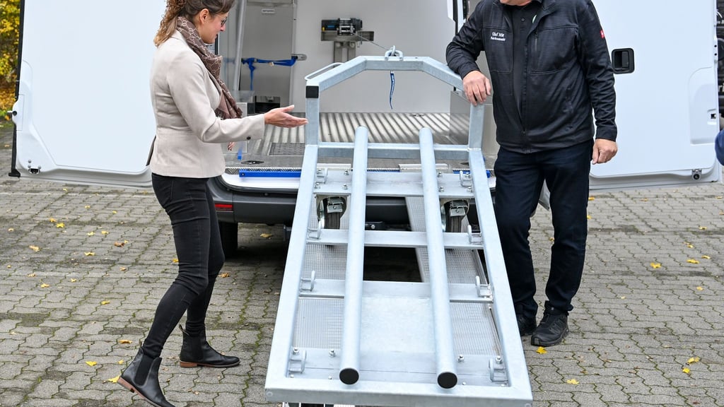 Das mobile Schlachtfahrzeug soll eine tierschonende Schlachtung direkt im Stall oder auf der Weide ermöglichen.