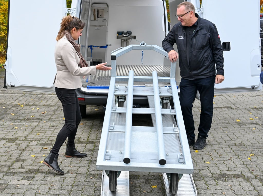 Das mobile Schlachtfahrzeug soll eine tierschonende Schlachtung direkt im Stall oder auf der Weide ermöglichen.