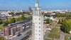Die Modernisierung des Areals rund um Albinmüller-Turm, Stadthalle und Hyparschale in Magdeburg hat begonnen. Bis 2030 sollen Parkplatz, Promenade und ein Platz für Events entstehen.