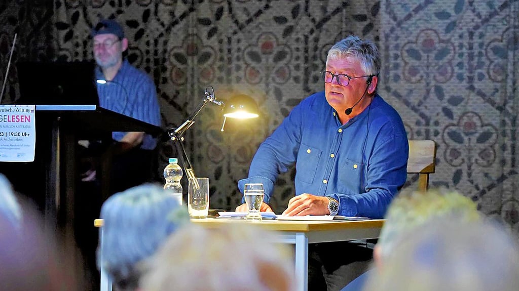 Rolf Strehler liest am 5. November in der Bibliothek Aschersleben. Vor allem seine selbstgeschriebenen Novellen stehen auf dem Programm.