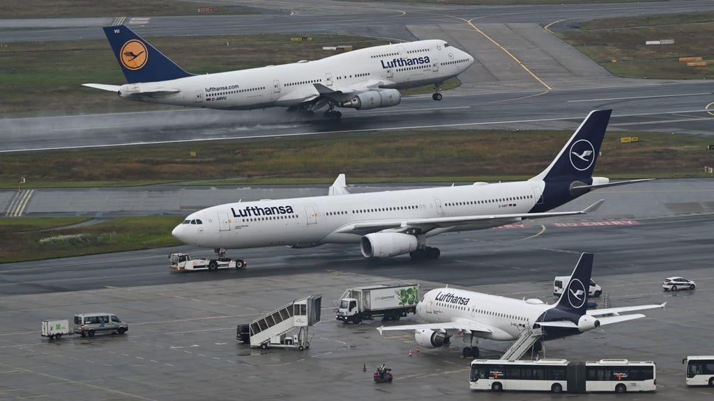 Inlandsflüge lohnen sich für die Lufthansa kaum. (Archivbild)