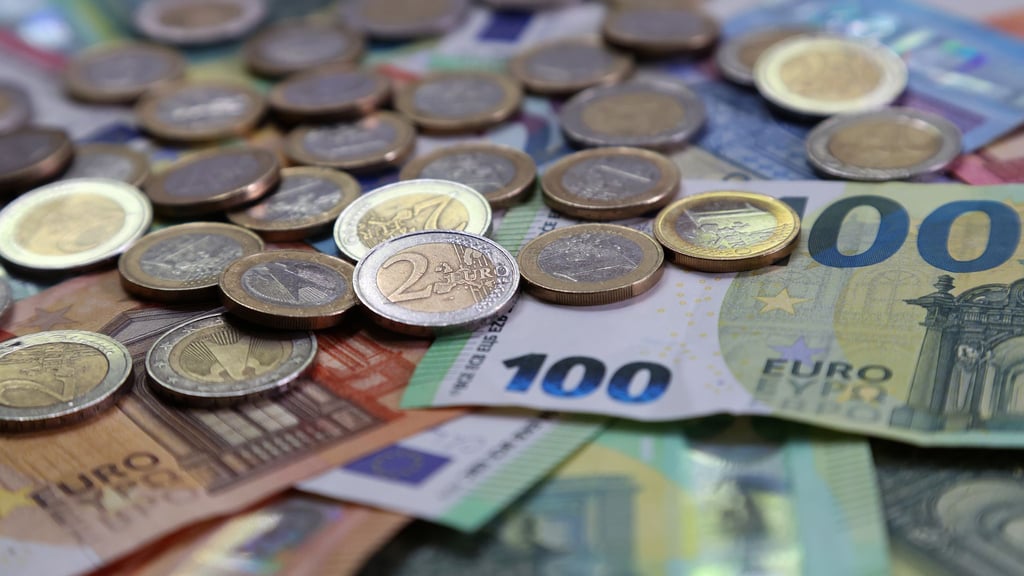 Die Steuerschätzung für Bund, Länder und Kommunen wird zweimal im Jahr aktualisiert. (Symbolbild)