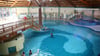 In Thüringen wird über den Erhalt von bedrohten Schwimmbädern diskutiert - hier das Bad in Bad Salzungen. (Symbolbild)