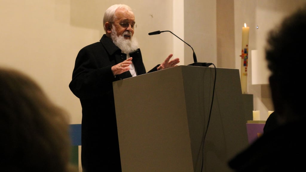 Bischof Gerhard Feige bei der Veranstaltung am Montag in seiner Geburtsstadt Halle