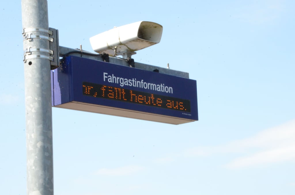 „Fällt heute aus“: Auf Züge von Start trifft das in Sachsen-Anhalt sehr häufig zu. Oft fällt aber auch die Information dazu aus.