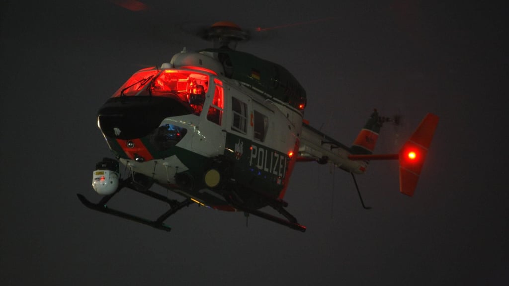 Per Hubschrauber suchte die Polizei in der Nacht zum Dienstag in Havelberg nach einem Senior.