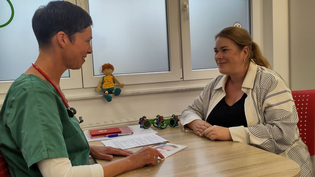 Kinderärztin Jana Hoyer-Schuschke aus Magdeburg im Gespräch mit Inga Tegtmeyer.