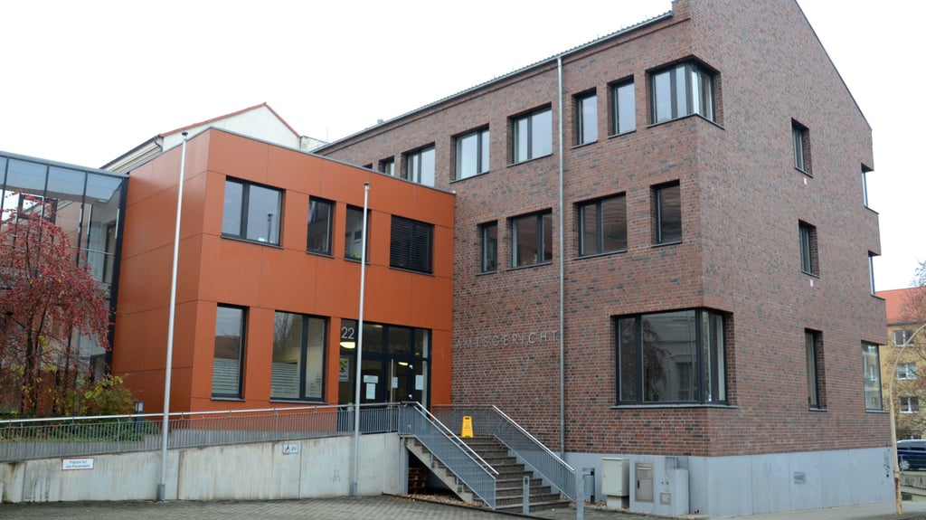 Ein Zerbster muss sich wegen Drogenhandels vor dem Amtsgericht verantworten. Der Zeuge taucht nicht auf.