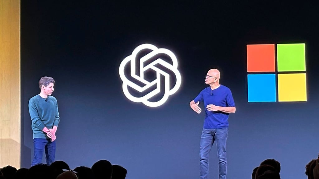 Microsoft-Chef Satya Nadella (rechts im Bild) war ein früher Unterstützer von OpenAI und des Mitgründers Sam Altman. (Archivbild)