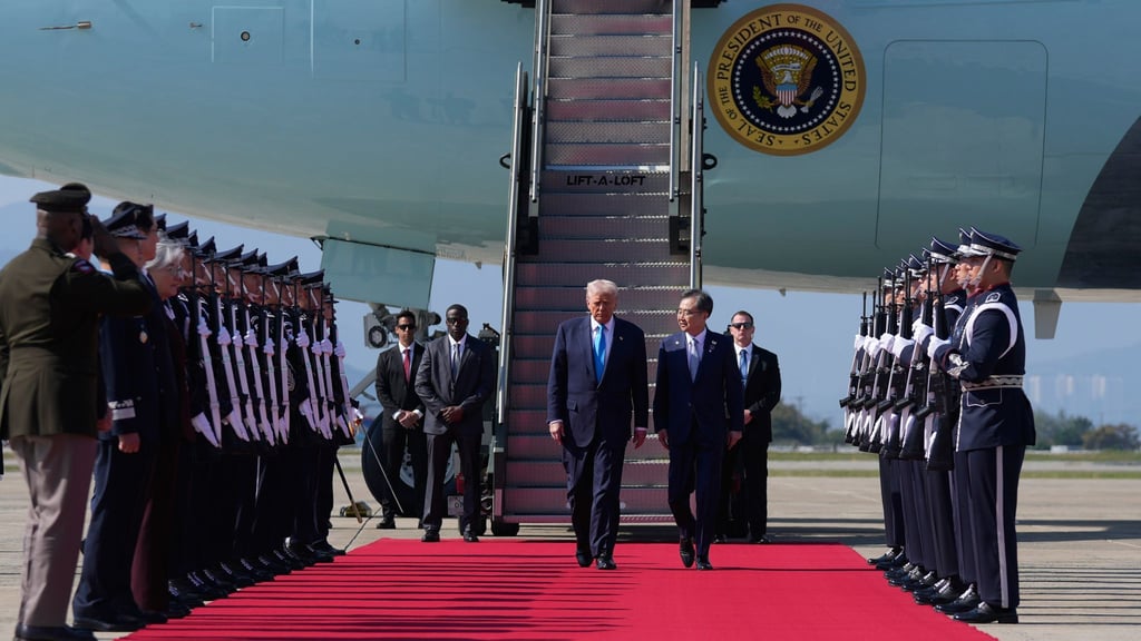 Trump ist in Südkorea angekommen. Morgen trifft er sich mit Xi.