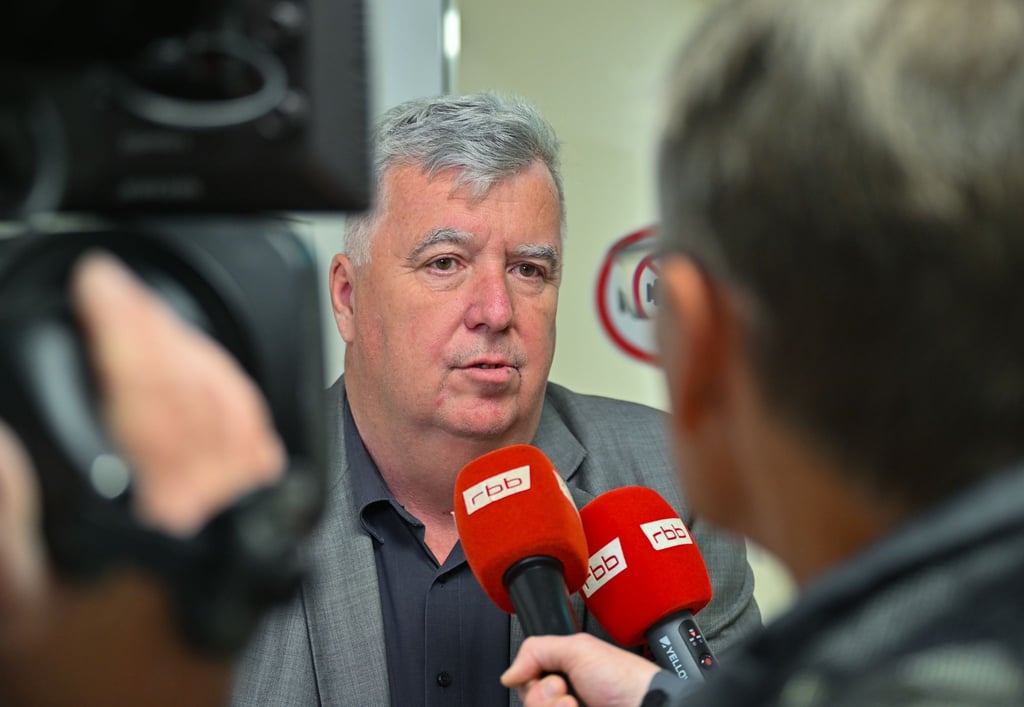 Landkreis Gernot Schmidt hält nichts von einer landesweit verordneten Stallpflicht. (Archivbild)