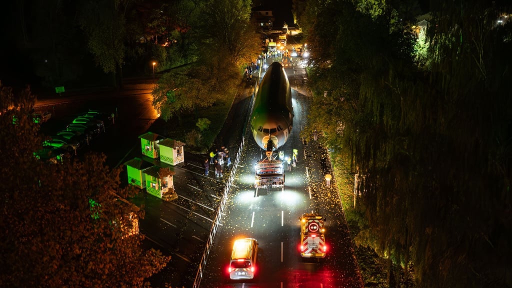 Innerhalb von drei Nächten wurde der Flieger zum Safaripark in der Südheide gebracht.