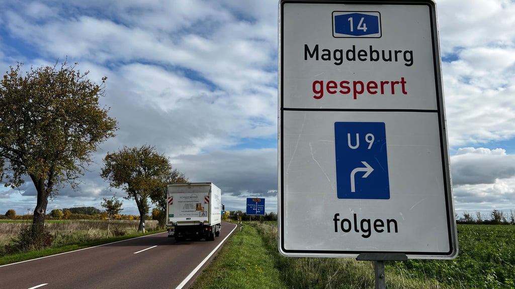 In Gröbers ist die Autobahnbrücke an der A14 gesperrt. Die Auffahrt ist nur Richtung Leipzig möglich. Für die Feuerwehr ist genau das ein Problem.