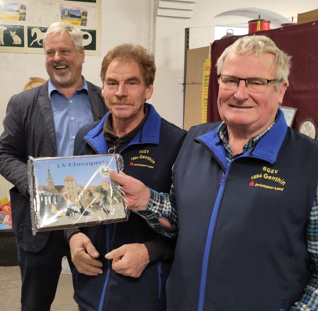 Verleihung des Ehrenpreises an Helmut Wenzlau (re.) mit Uwe Balzer (li.) und Reinhard Reim.