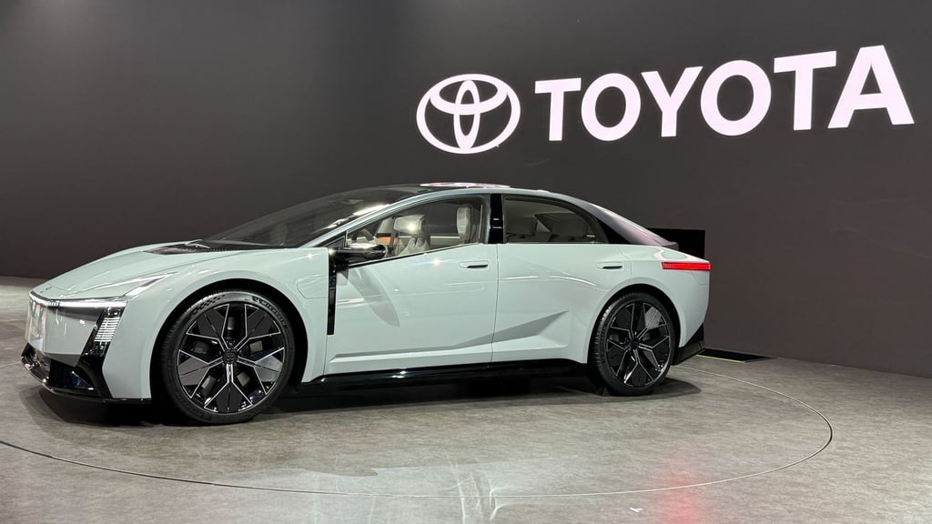Ein flaches, kantiges Design zeichnet die Design-Studie Toyota Corolla aus.