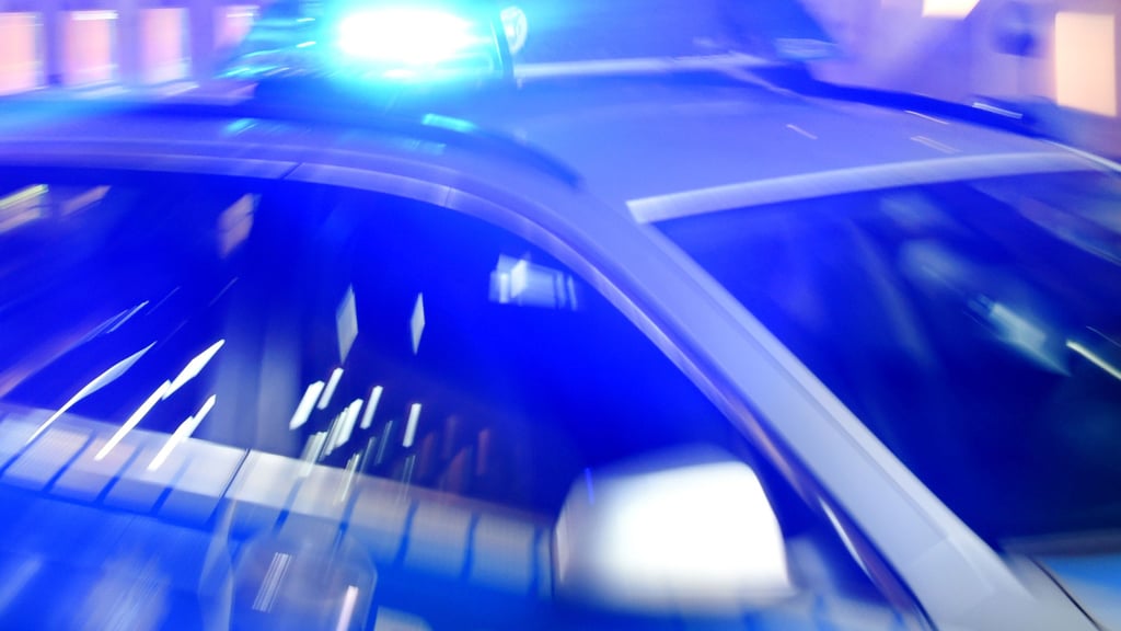 Die Polizei in Magdeburg sucht nach dem Überfall auf ein Ehepaar weiter nach den Räubern.