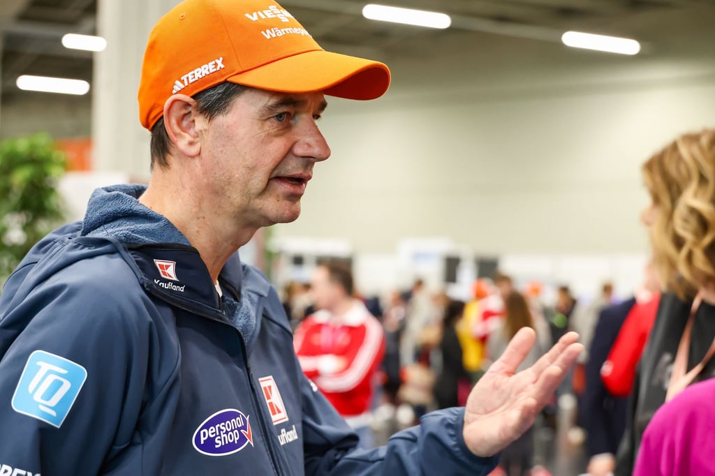 Skisprung-Bundestrainer Stefan Horngacher kritisiert die Aufarbeitung des WM-Anzugskandals.