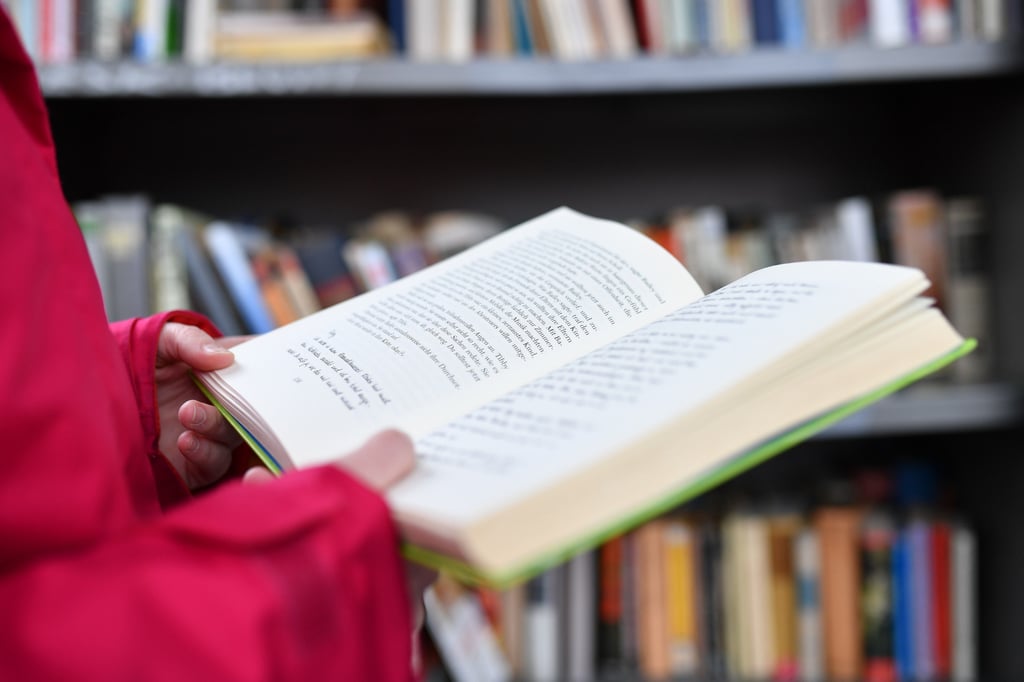 Die Statistik zeigt: Junge Menschen greifen öfter zum Buch.