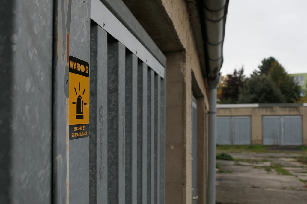 Alte DDR-Garage in der Ahornstraße in Querfurt