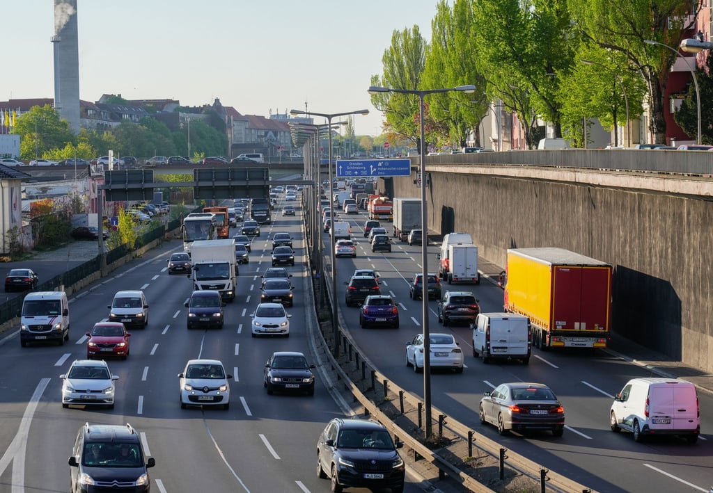 Auf der Stadtautobahn A100 gab es am Mittwoch einen Verkehrsunfall. (Archivfoto)