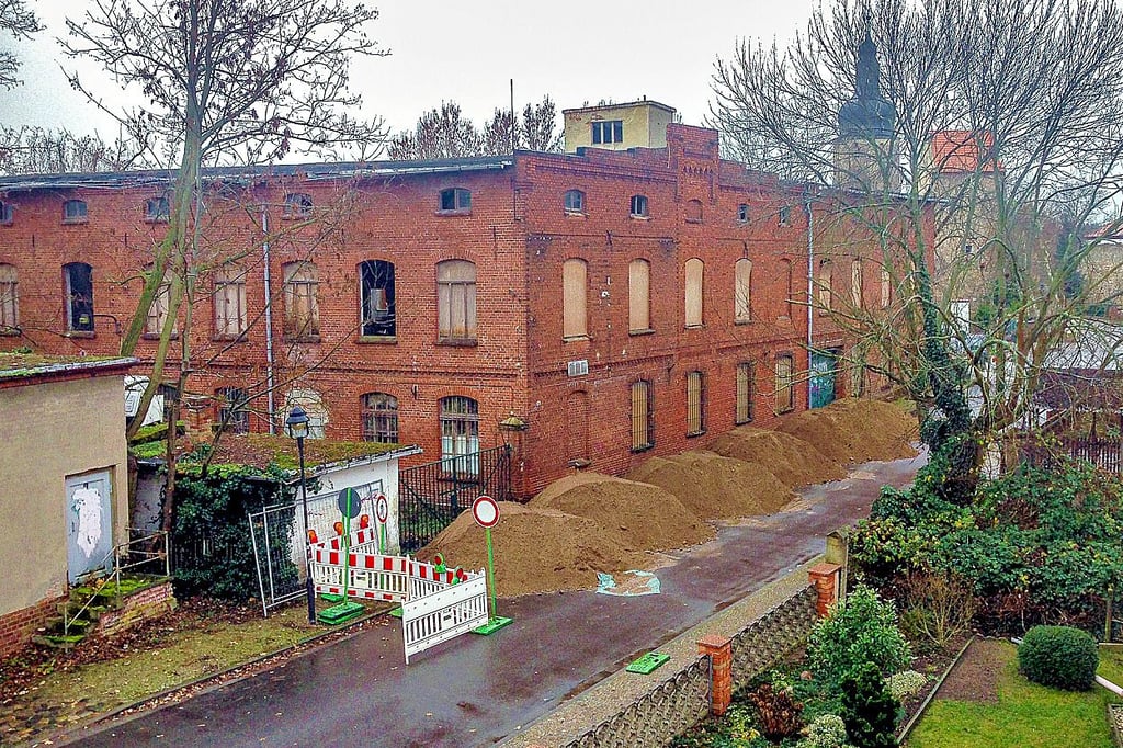 Ein Foto vom 19. Dezember 2018. Kurz danach wurde die Schuhfabrik ab  Januar bis in den März 2019 hinein abgerissen und das Gelände beräumt.